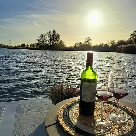 Aquahome - - Bijzonder Overnachten Op Houseboat Aan De Afgedamde Maas Апартаменты Вудрихем