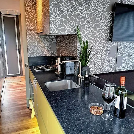 Aquahome - - Bijzonder Overnachten Op Houseboat Aan De Afgedamde Maas