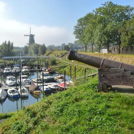 Апартаменты Aquahome - - Bijzonder Overnachten Op Houseboat Aan De Afgedamde Maas *