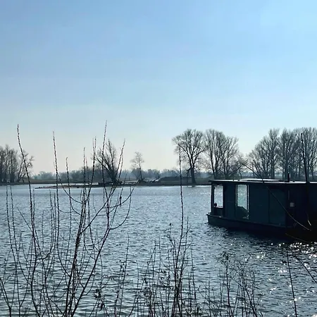 Διαμέρισμα Aquahome - - Bijzonder Overnachten Op Houseboat Aan De Afgedamde Maas Woudrichem