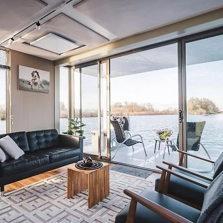 Διαμέρισμα Aquahome - - Bijzonder Overnachten Op Houseboat Aan De Afgedamde Maas Woudrichem