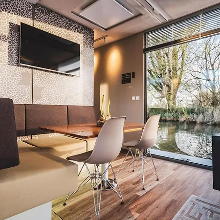 Διαμέρισμα Aquahome - - Bijzonder Overnachten Op Houseboat Aan De Afgedamde Maas Woudrichem