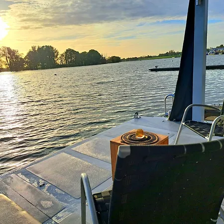 Aquahome - - Bijzonder Overnachten Op Houseboat Aan De Afgedamde Maas * Woudrichem
